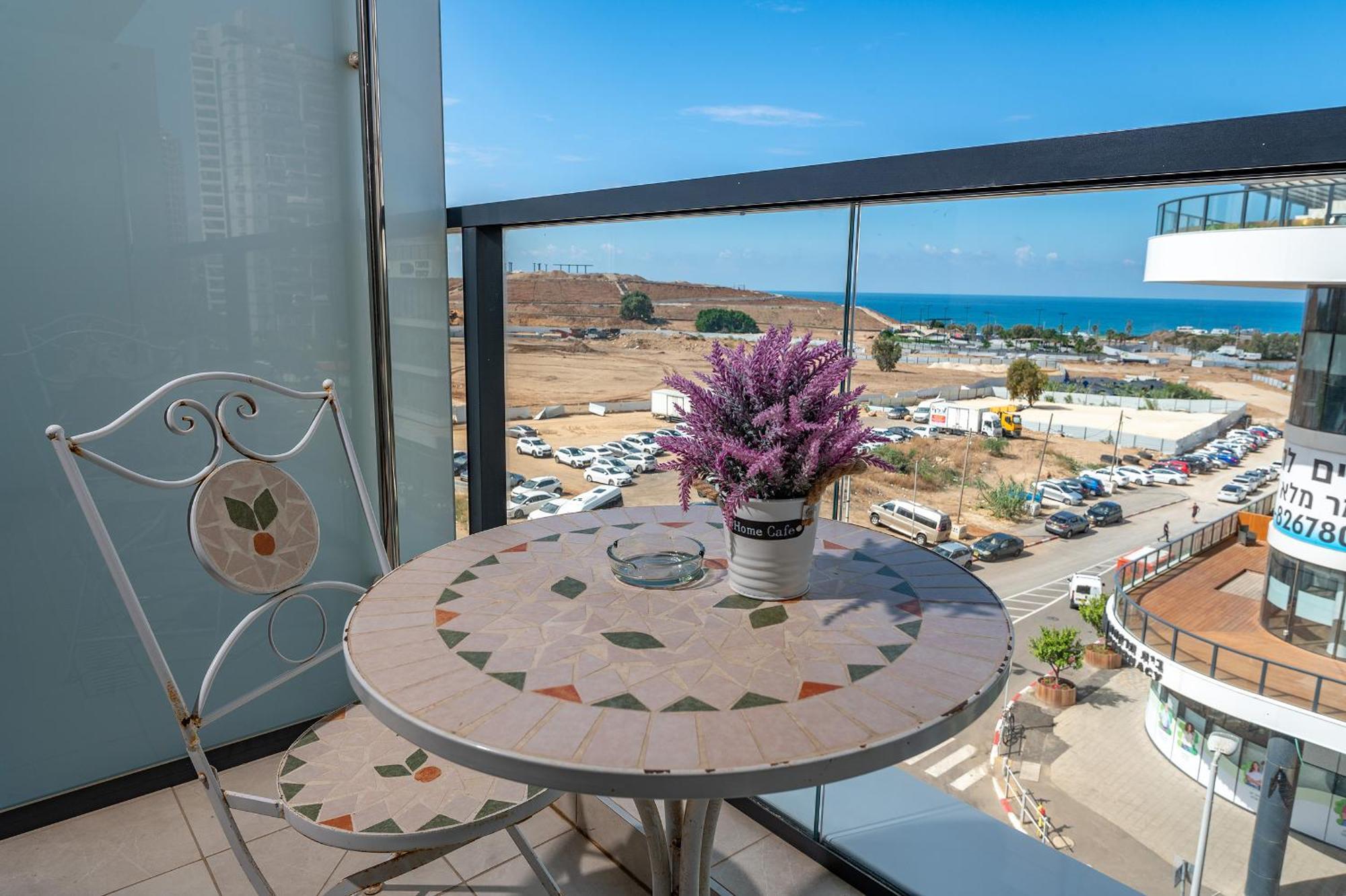 Hi-Yam Seaview Apartments & Suites - יש ממ"ד Bat Yam Zimmer foto