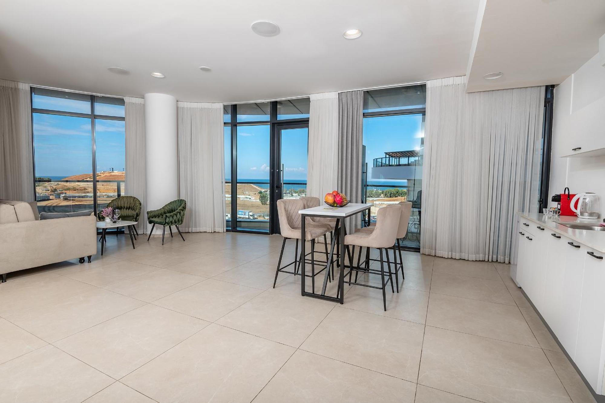 Hi-Yam Seaview Apartments & Suites - יש ממ"ד Bat Yam Zimmer foto