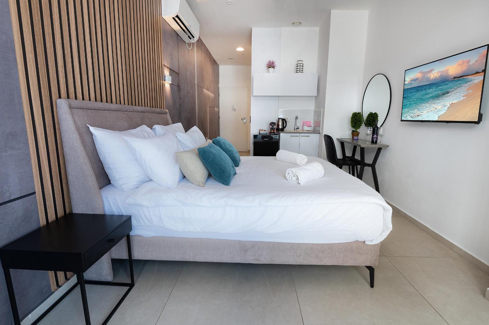 Hi-Yam Seaview Apartments & Suites - יש ממ"ד Bat Yam Zimmer foto