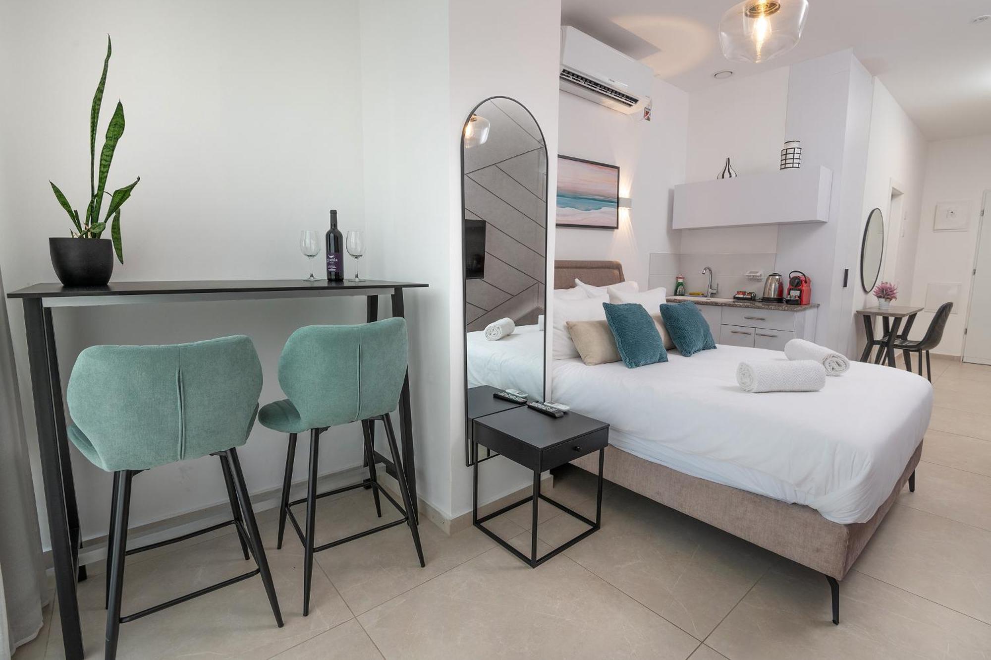 Hi-Yam Seaview Apartments & Suites - יש ממ"ד Bat Yam Zimmer foto