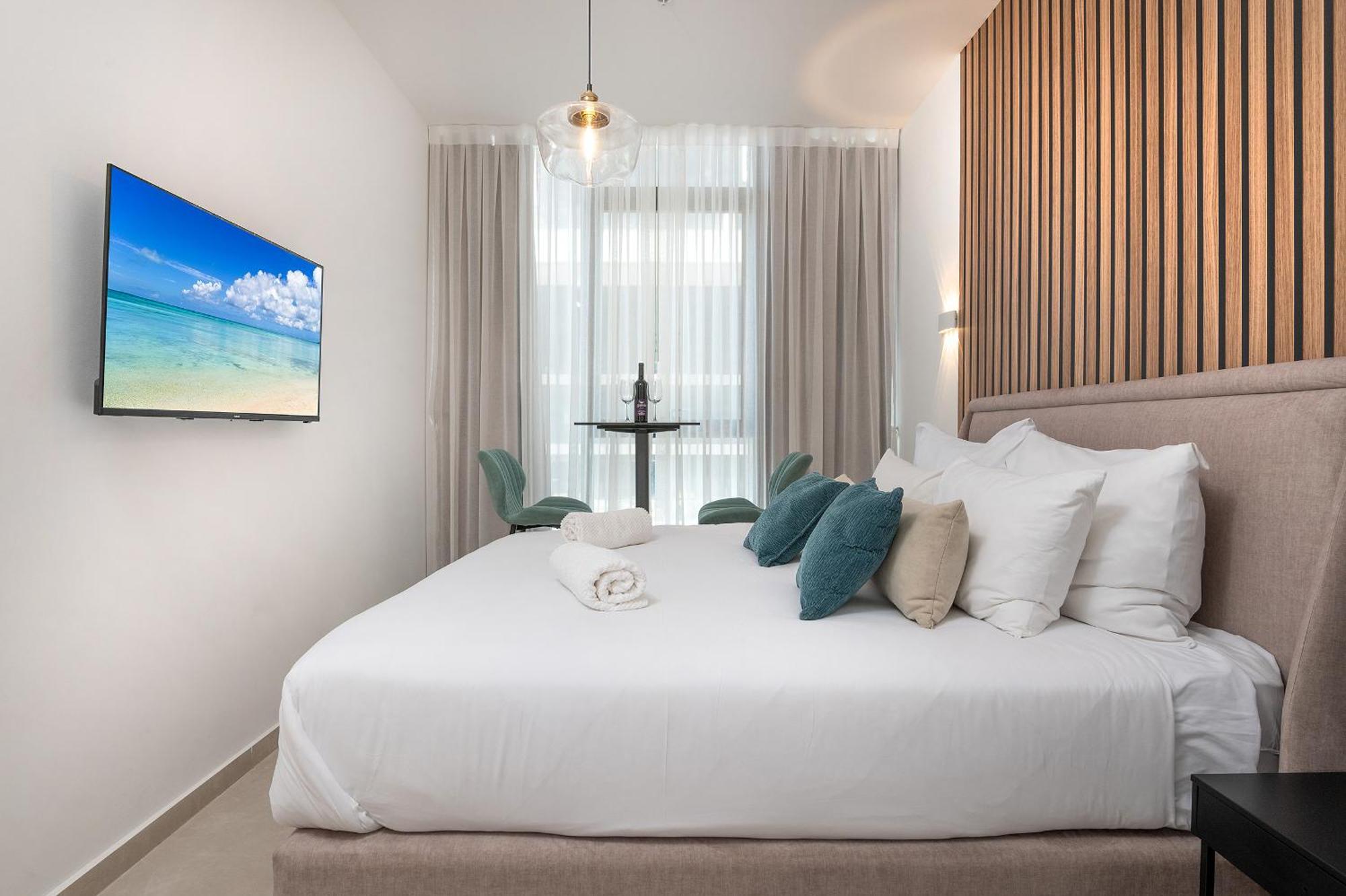 Hi-Yam Seaview Apartments & Suites - יש ממ"ד Bat Yam Zimmer foto
