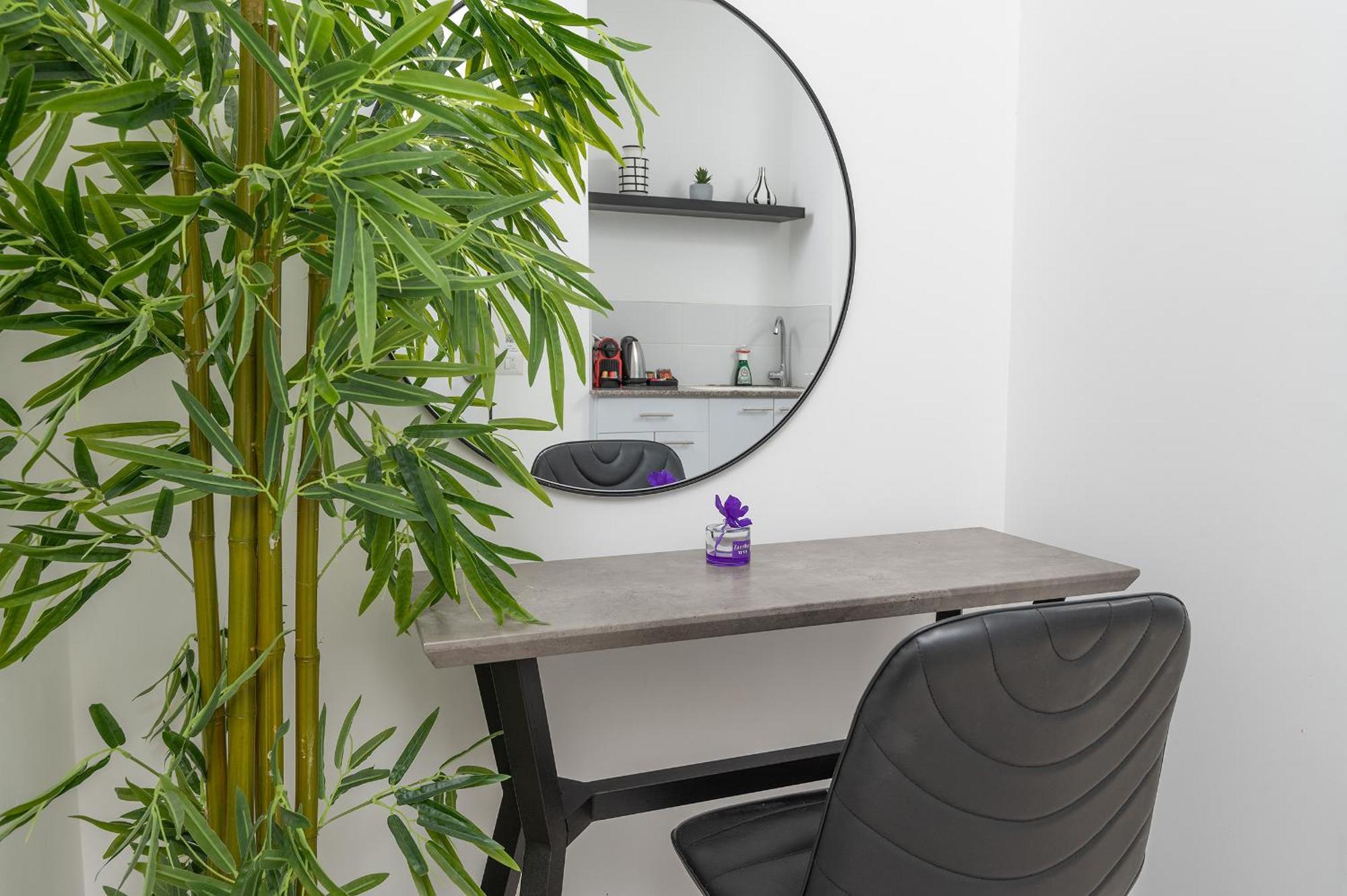 Hi-Yam Seaview Apartments & Suites - יש ממ"ד Bat Yam Zimmer foto