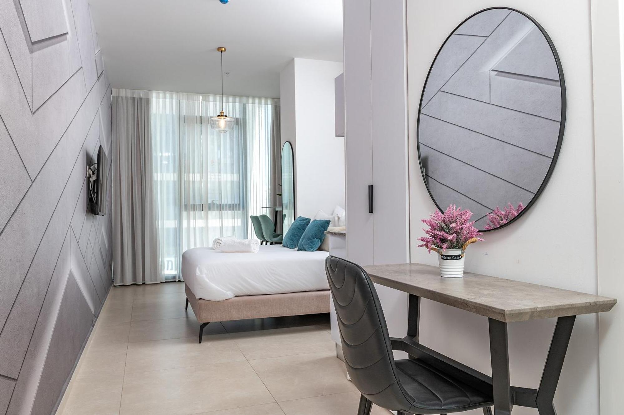Hi-Yam Seaview Apartments & Suites - יש ממ"ד Bat Yam Zimmer foto